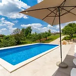 Larisa By Interhome Pićan