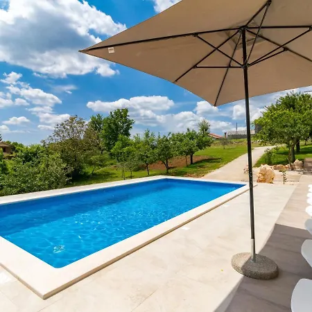 Larisa By Interhome Pićan