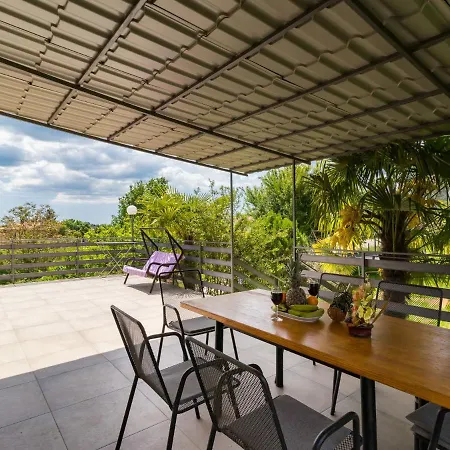 Holiday home Larisa - Ipc141 By Interhome *