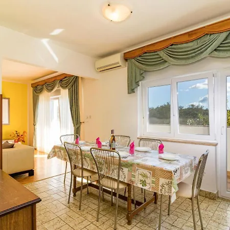 Larisa - Ipc141 By Interhome *
